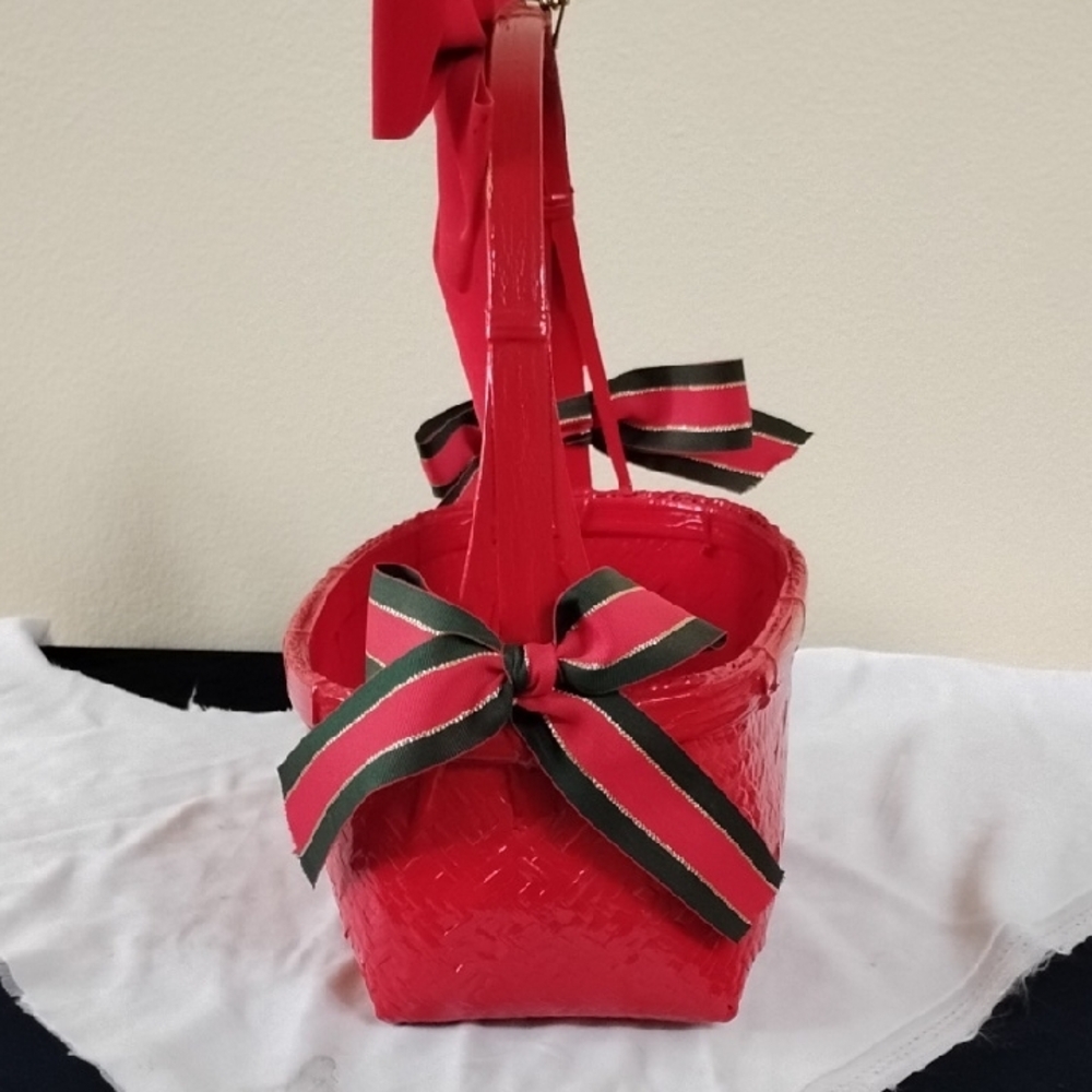 D- NWOT Elegant Red Woven Basket - Picture 6 of 9